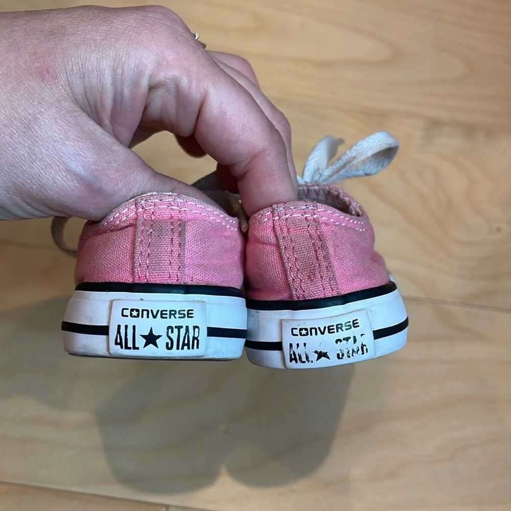 Converse Infant/Toddler Chuck Taylor Sneakers Size 4